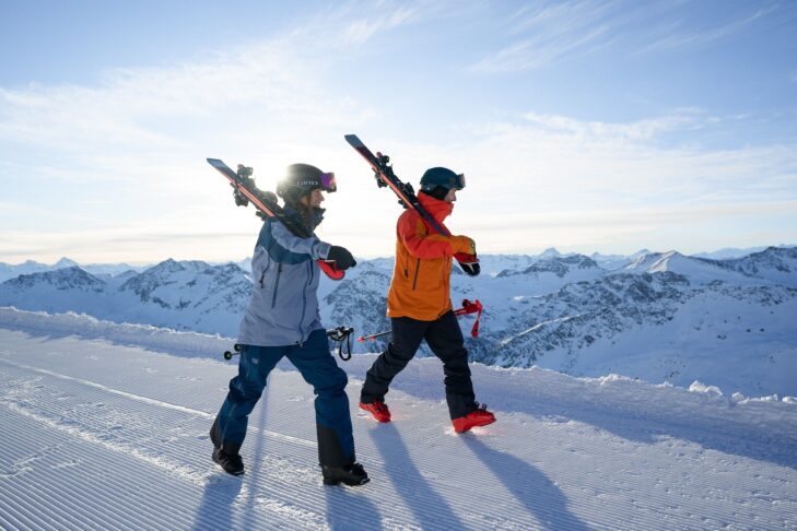 Kto lubi jeździć na nartach czy snowboardzie, ten lubi także nosić swój sprzęt.