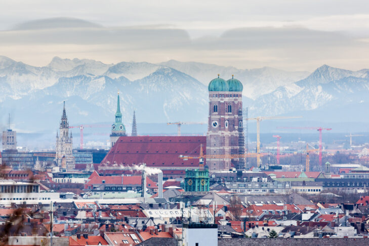 Z Monachium nie jest daleko do ośrodków narciarskich w Alpach Bawarskich.