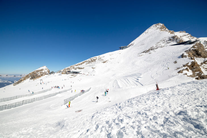 Jazda na nartach na Kitzsteinhorn - możliwa również latem.