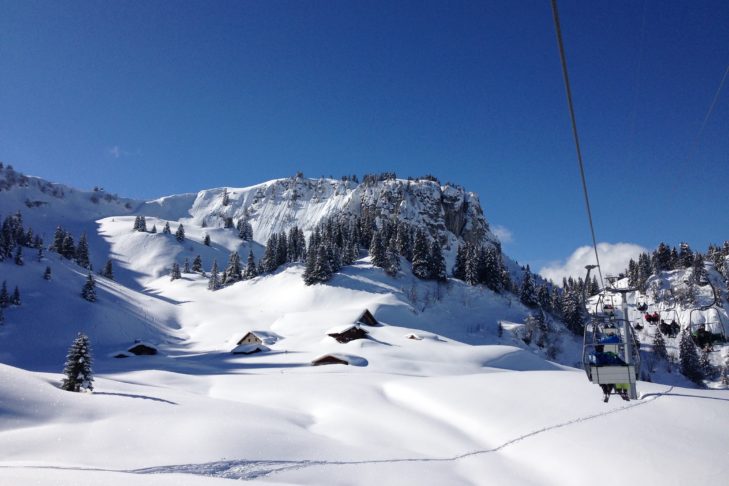 Przejażdżka jednoosobowym wyciągiem krzesełkowym to wyjątkowe przeżycie.