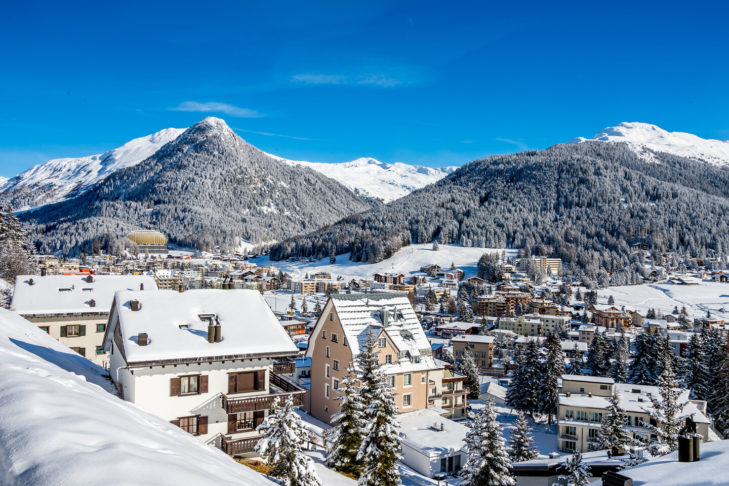 W Davos (Szwajcaria), szewc Franz Heierling wyprodukował pierwsze na świecie specjalnie opracowane buty narciarskie w 1885 roku