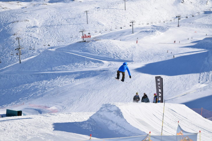 Les 2 Alpes to jeden z najpopularniejszych i najwyżej położonych ośrodków narciarskich we Francji i prawdziwy hotspot dla fanów freestyle'u.