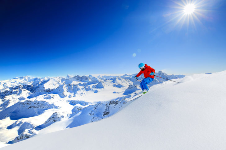 Du côté italien du Cervin, les freeriders trouvent des zones de poudreuse presque infinies et peuvent profiter de la vue sur quelques montagnes de plus de 4000 mètres.