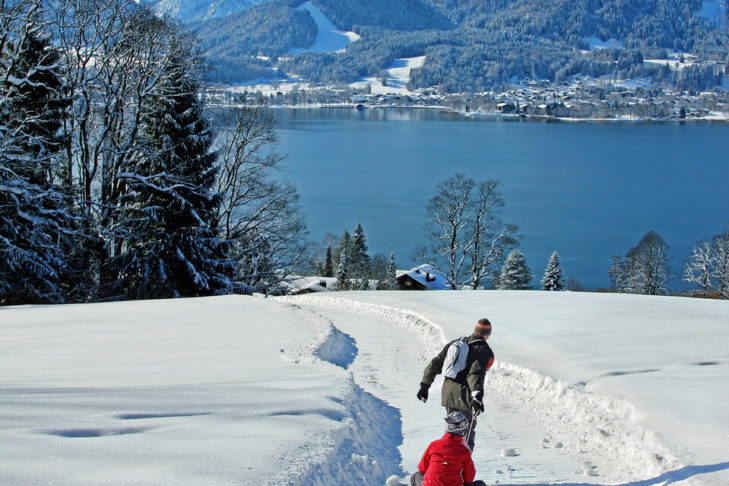 La piste de luge Wallberg convainc avec une vue de rêve sur le lac Tegern.