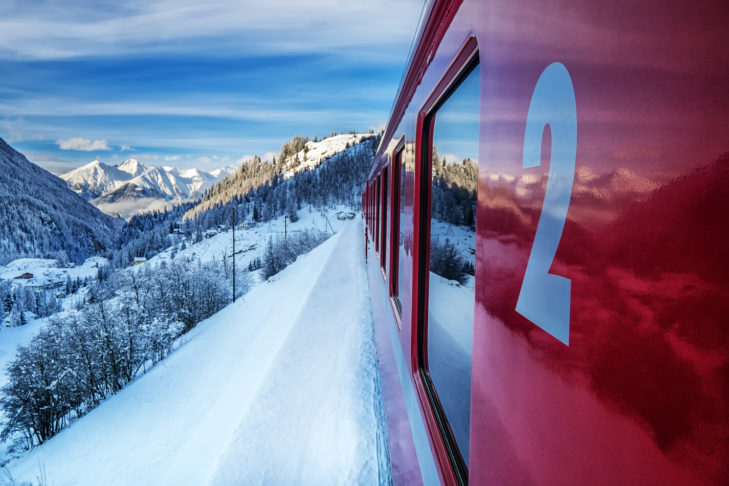 Des vacances au ski respectueuses de l'environnement : se rendre à la montagne en train.