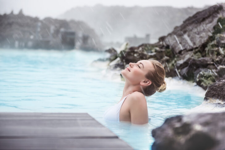 Dans la piscine thermale en plein air du Lagon Bleu, vous pourrez vous détendre complètement.