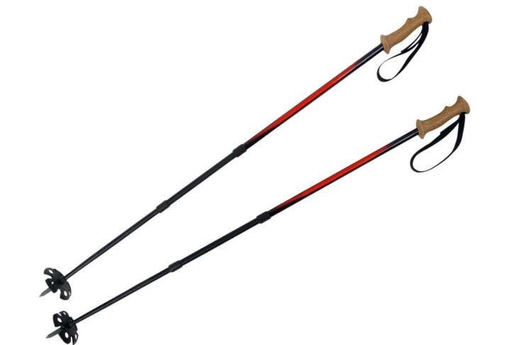 Pour le transport dans un sac à dos, les bâtons de ski peuvent également être raccourcis grâce à une fonction télescopique.