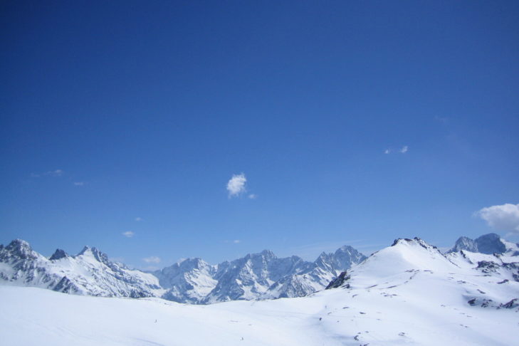 Après le vol en hélicoptère, un panorama à couper le souffle se dévoile.