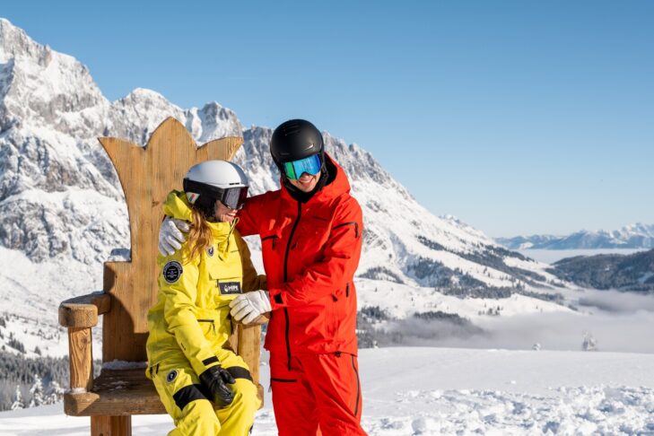 Dans le domaine skiable du Hochkönig, on prend place sur le trône royal pour se faire photographier.