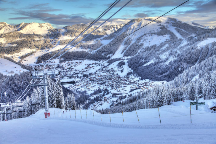 La station française de Châtel est située au coeur du domaine skiable international.