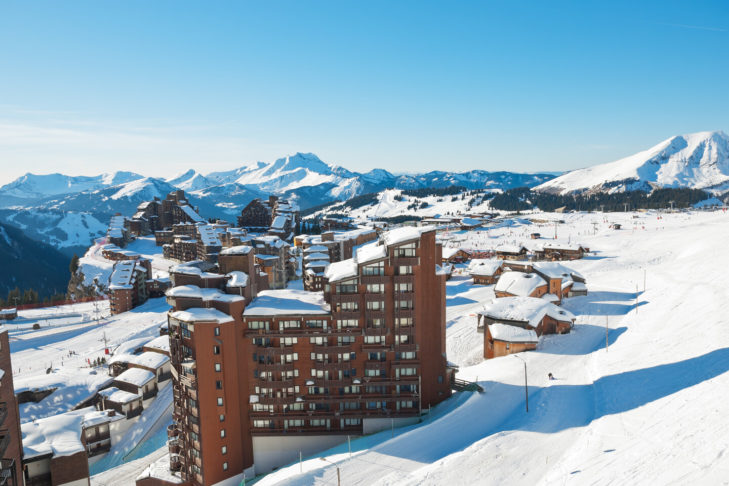 Avoriaz se caractérise par une architecture intéressante, un domaine skiable varié et un paysage à couper le souffle.