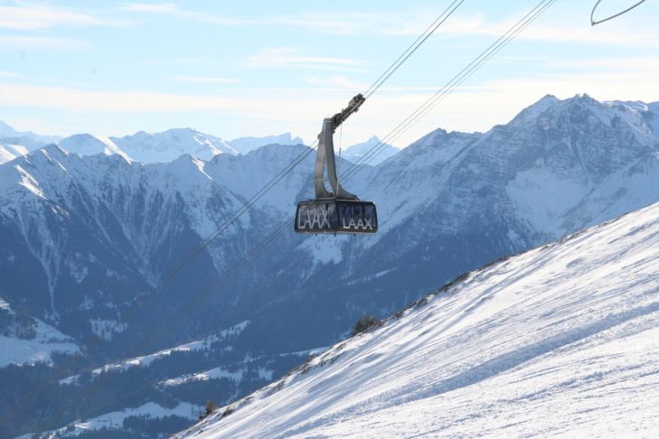 Les trois stations de Flims, Laax et Falera offrent chacune un accès direct aux 188 kilomètres de pistes du domaine skiable