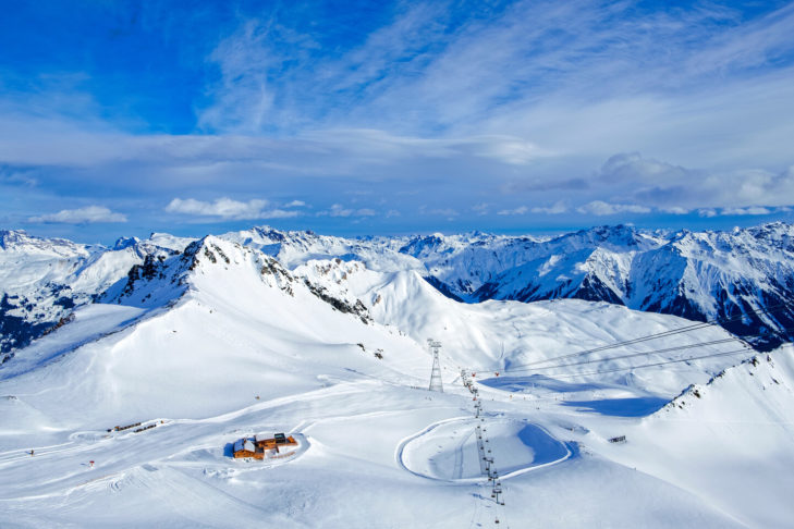 C'est notamment grâce à son panorama sensationnel sur les montagnes que la Parsenn est l'une des descentes les plus populaires des Alpes.