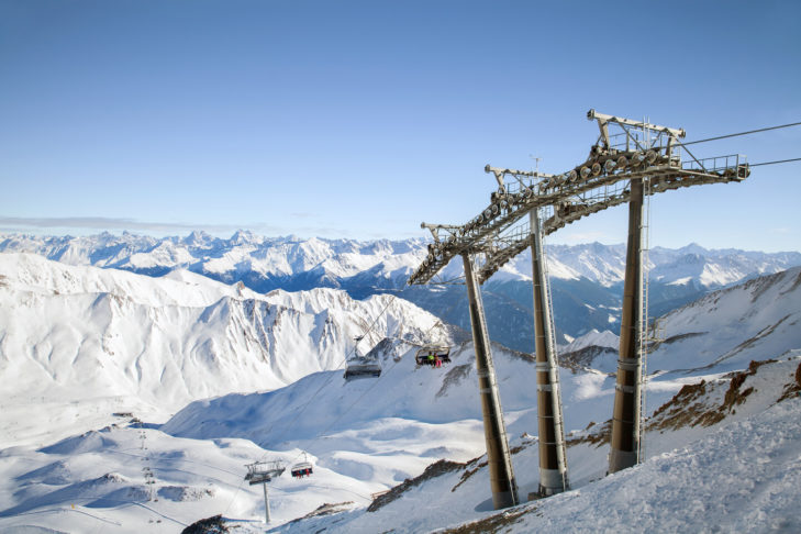 Depuis les remontées mécaniques et les pistes du domaine skiable de Serfaus-Fiss-Ladis, les amateurs de sports d'hiver peuvent profiter d'un panorama de rêve sur les Alpes environnantes