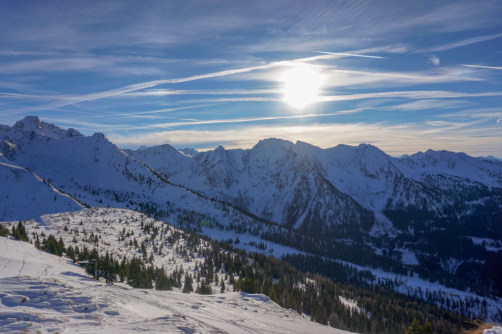 Dans le domaine skiable Ski Amadé, on skie devant la coulisse du Hochkönig.