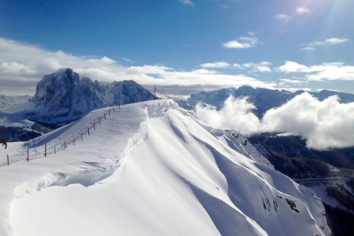 Vue panoramique sur le Langkofel et le groupe du Sella.