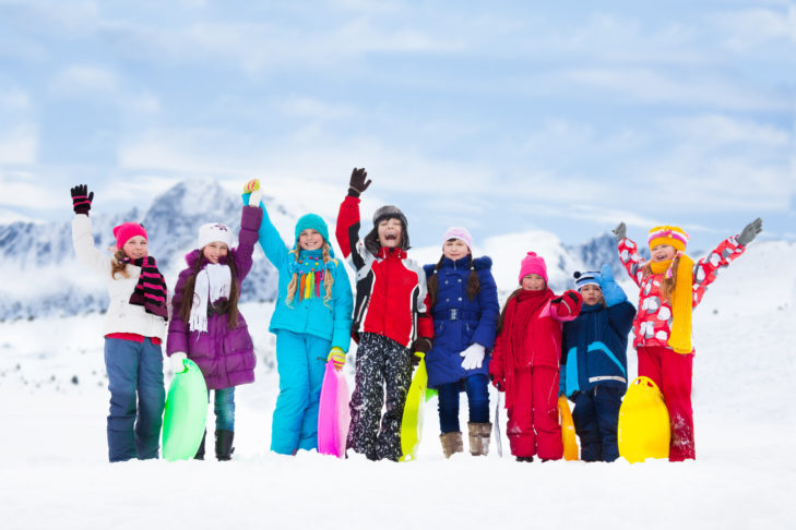 Les stations de ski proposant des offres spéciales pour les enfants sont particulièrement intéressantes pour les vacances de ski avec beaucoup d'enfants.