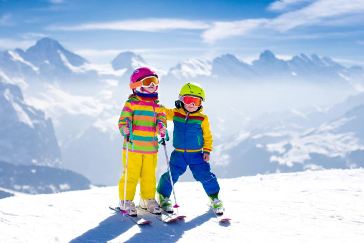 En Autriche, dans certaines stations de ski, les enfants skient encore gratuitement à 15 ans.