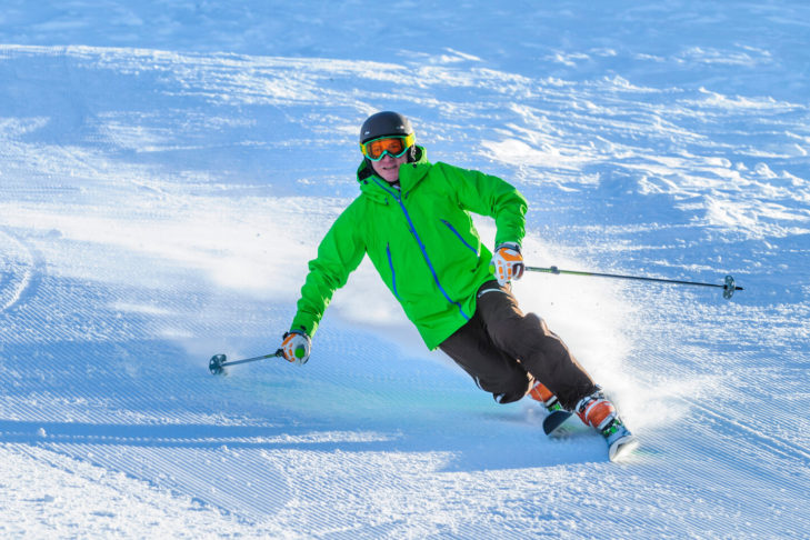 Le télémarkski a été inventé dès le milieu du XIXe siècle dans la province norvégienne du même nom et reste aujourd'hui encore très populaire sur les pistes.