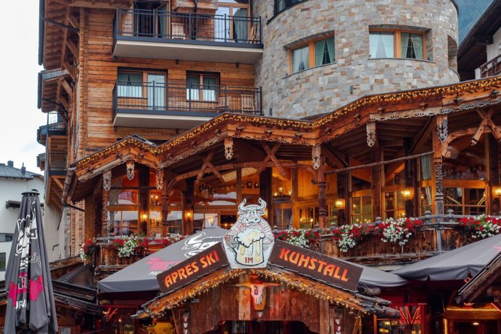 Le Kuhstall d'Ischgl y est l'un des meilleurs et des plus légendaires lieux d'après-ski