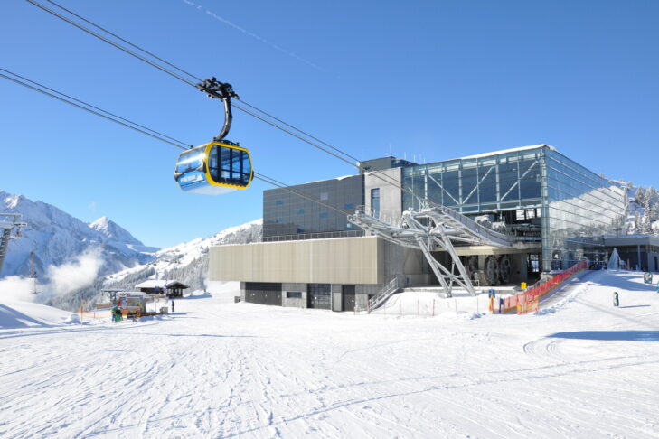 Les stations de téléphérique modernes et les télécabines du domaine skiable Mountopolis - Mayrhofen/Hippach sont également entièrement conçues pour être accessibles à tous.