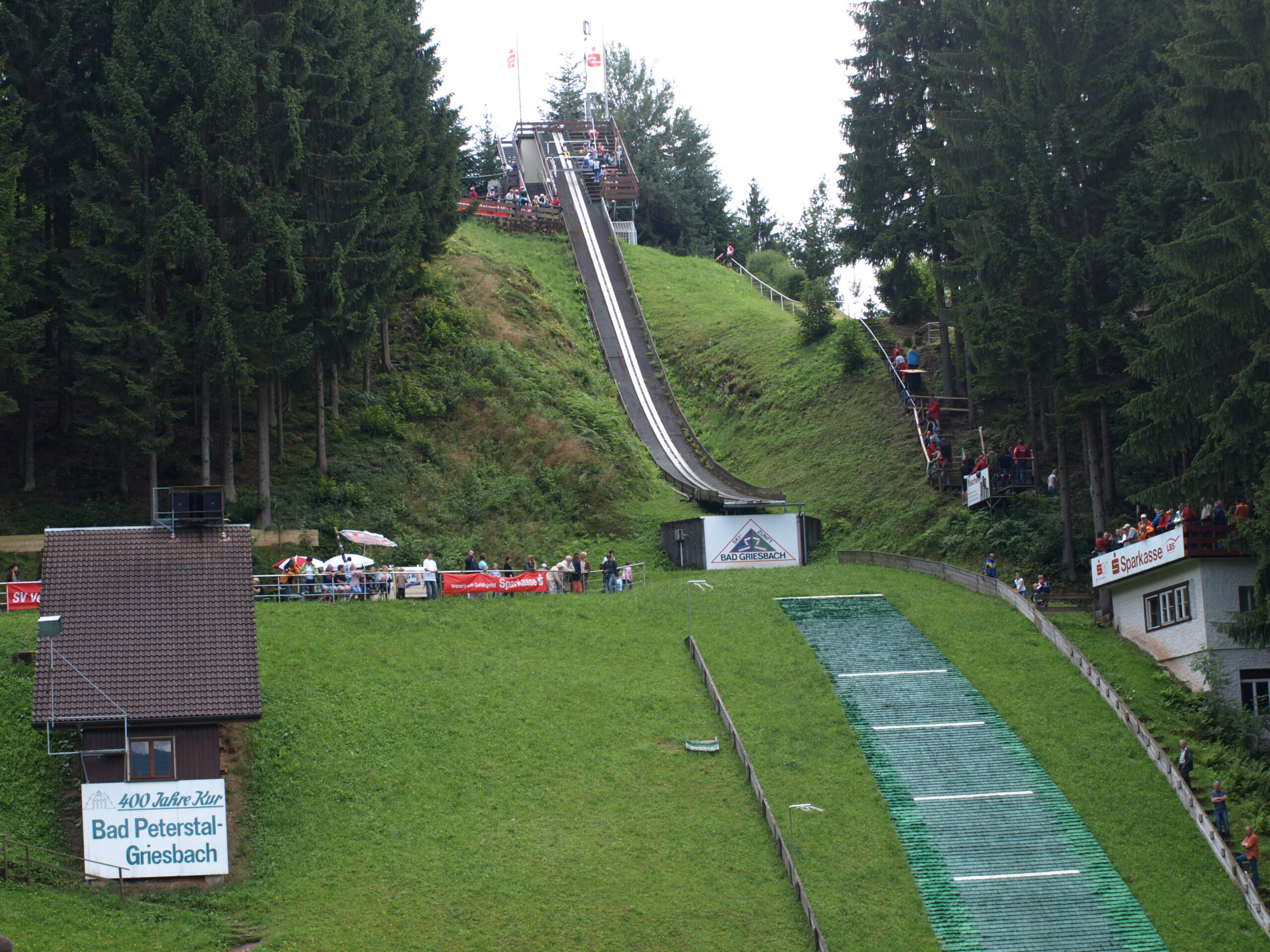Salto con gli sci in estate