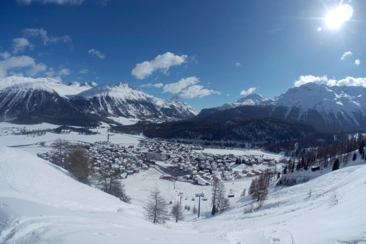 Gli sciatori di fondo si sentono a casa nell'Engadina svizzera.