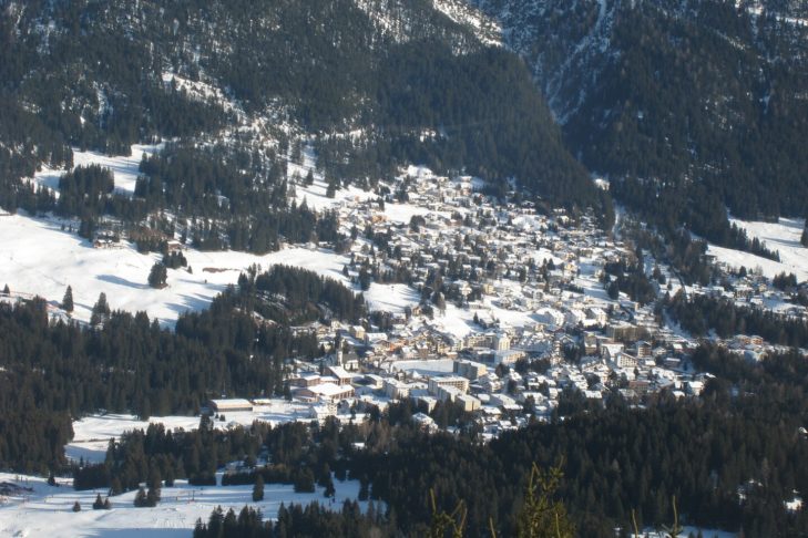 Il tradizionale centro di Lenzerheide "Lai" offre una varietà di negozi, ristoranti, caffè e discoteche.