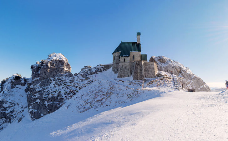 La chiesa di Wendelstein è la chiesa più alta della Germania e quindi una delle attrazioni del comprensorio sciistico.
