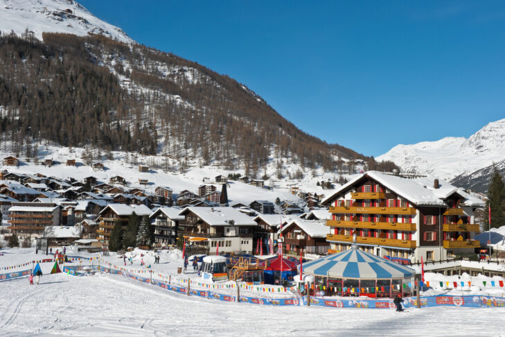 Vista su Saas-Fee, località senza auto.