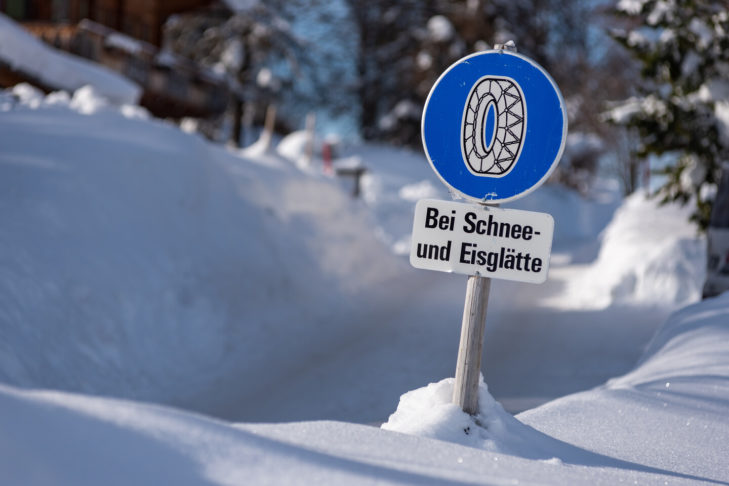In alcune circostanze, in alcuni Paesi europei le catene da neve sono obbligatorie sulle auto in inverno