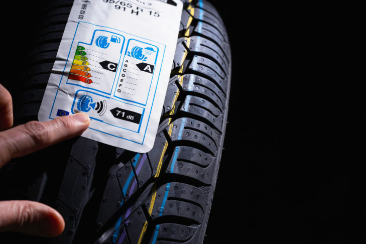 Come per gli elettrodomestici, un'etichetta UE indica anche la classificazione degli pneumatici per auto