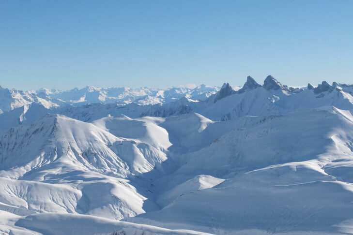 Sole a volontà sull'Alpe d'Huez.