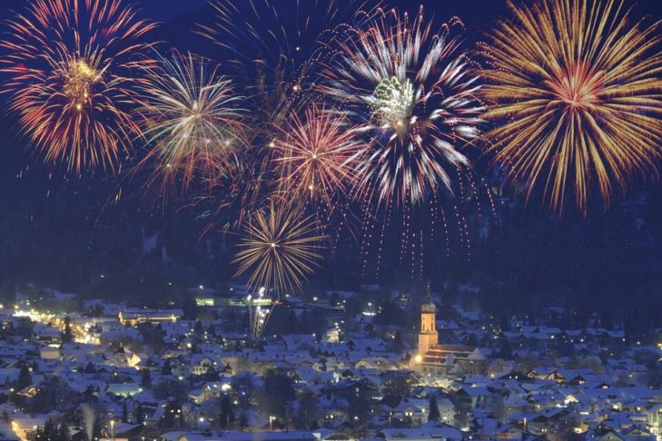 Il Capodanno a Garmisch-Partenkirchen è sempre qualcosa di molto speciale, soprattutto perché qui si svolge il tradizionale salto con gli sci di Capodanno il giorno successivo