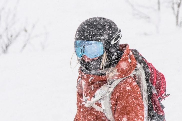 Che si tratti di un sole splendente o di una forte nevicata, gli appassionati di sport invernali sono pronti a tutto con il giusto abbigliamento da sci.