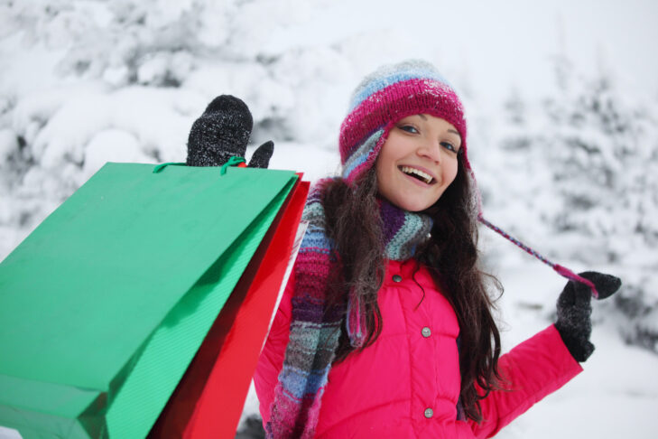 Na lyžařském zájezdu v Alpách je pro milovníky zimních sportů nákup místního suvenýru pro přátele a rodinu nezbytností.