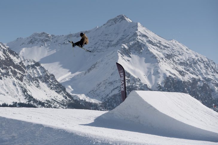 Kaskadérské kousky ve snowparku Alpe di Siusi