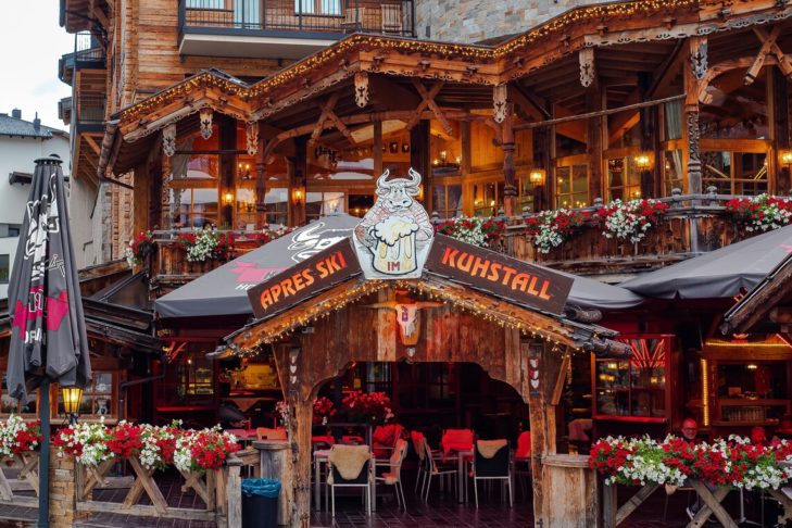 Kuhstall v Ischglu je jedním z nejlepších a nejlegendárnějších après-ski míst