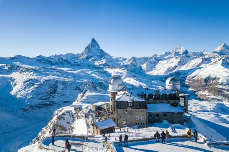 Pravděpodobně nejznámější horou Švýcarska je Matterhorn (4 478 m). Milovníci zimních sportů a další návštěvníci mají na tento pozoruhodný vrchol dokonalý výhled z hory Gornergrat