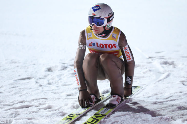 Kamil Stoch z Polska je jedním z pouhých tří skokanů na lyžích, kterým se podařilo na Turné čtyř můstků získat Grand Slam