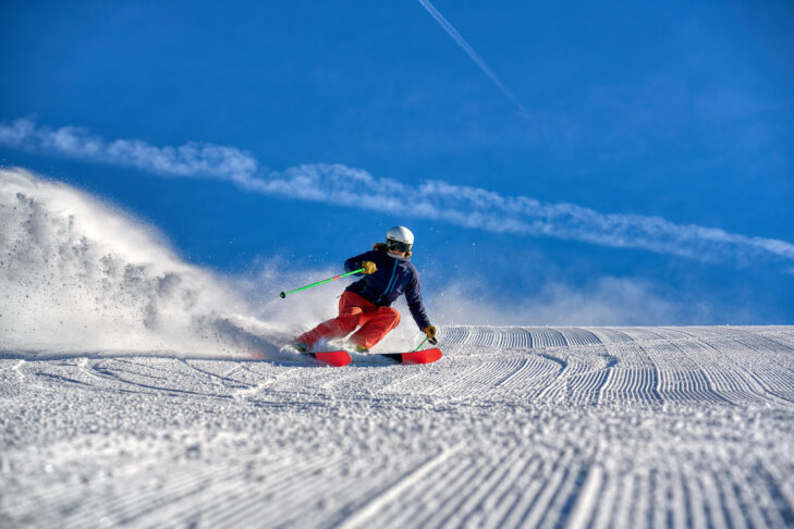 Kdo chce v zimě dynamicky vyřezávat oblouky do sněhu, musí si na to v létě vybudovat potřebnou fyzickou kondici.