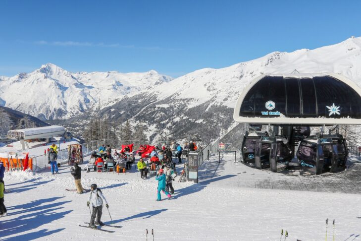 V lyžařském středisku Val Cenis Vanoise bylo ještě před zahájením nové lyžařské sezóny nahrazeno hned několik starých lanovek novými, špičkově moderními lanovkami.