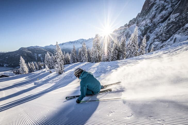 V nové zimní sezóně si mohou milovníci zimních sportů v lyžařském středisku Dachstein West opět vyřezávat oblouky do sněhu a poté se jednou z nových lanovek nechat vyvézt přímo zpět na horu.