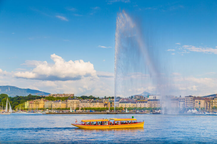 Eines der Highlight am Genfer See für Besucher und Einheimische ist die 140 m hohe Wasserfontäne "Jet d’Eau".