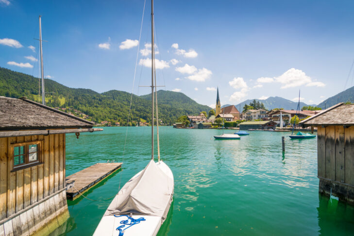 Die Idylle des Tegernsees schätzen nicht nur die Besucher, sondern auch viele Prominente, die hier im Süden von Bayern leben.
