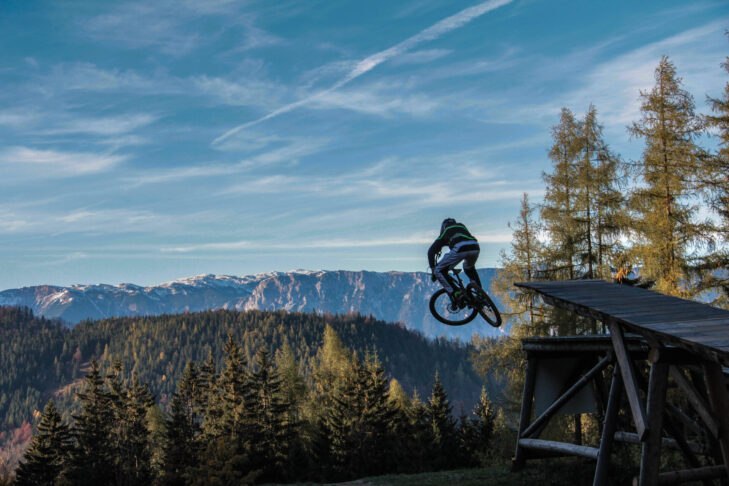 Mountainbike-Fans finden in den Alpen nicht nur einige der besten Bikeparks Europas, sondern teilweise der ganzen Welt vor.