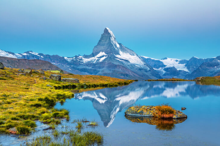 Das Matterhorn ist mit 4.478 m Höhe zwar nur der zehnthöchste Gipfel der Alpen, doch dank seiner Form wahrscheinlich der bekannteste Berg.