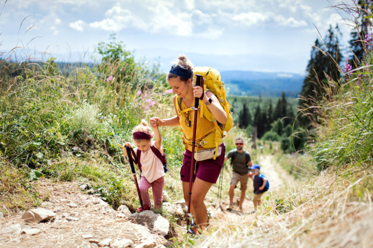 Beim Aktivurlaub mit der Familie stehen auch immer wieder Wanderungen mit Kindern auf dem Programm.