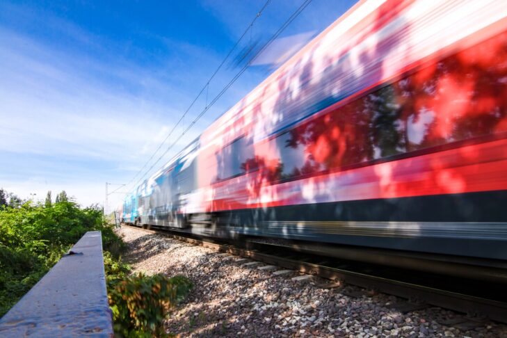 Neben den Fernzügen verbindet auch der Regionalverkehr in Deutschland auf der Schiene viele verschiedene Urlaubsdestinationen.