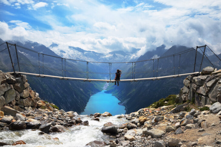 Kaum ein Ort wird im Zillertal so oft fotografiert wie der Schlegeisspeicher und die Hängebrücke an der Olpererhütte.